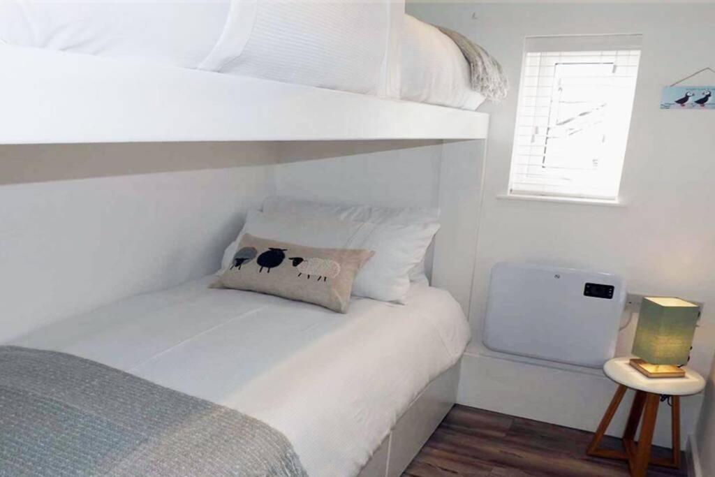 Iscraig Bach-Cosy 2 Bed Apartment-Close To Beach Трирддур Экстерьер фото